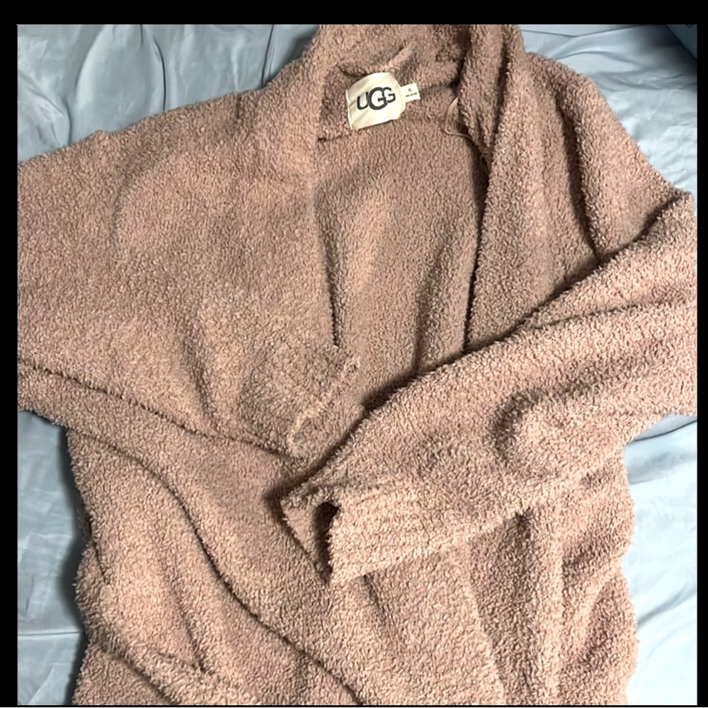 Cozy off pink Ugg robe very warm and cozy